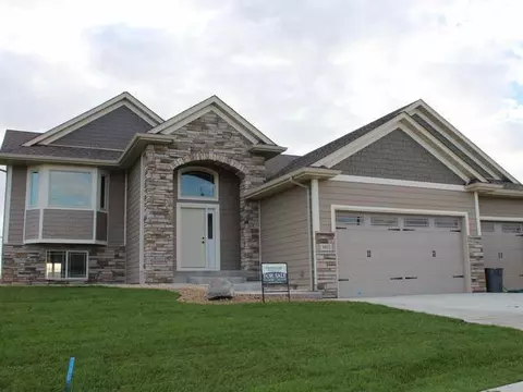 3911 Knudsen Lp, Bismarck, ND 58503 photo 1