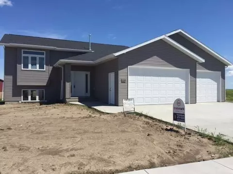 3200 Percheron Dr SE, Mandan, ND 58554 photo 1