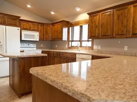 1027 Canada Ave, Bismarck, ND 58503 photo 4