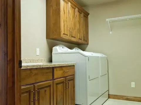 1027 Canada Ave, Bismarck, ND 58503 photo 25