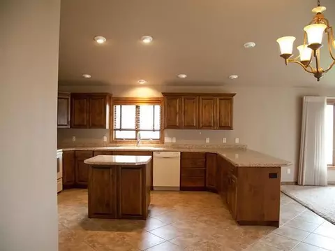 1027 Canada Ave, Bismarck, ND 58503 photo 10