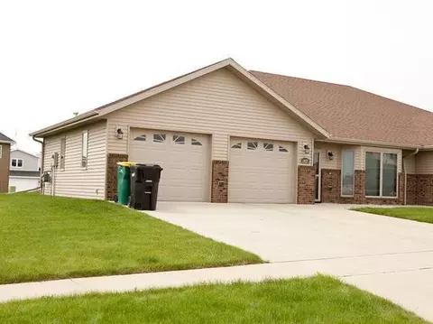 1027 Canada Ave, Bismarck, ND 58503 photo 2