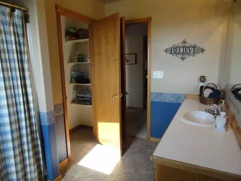 5336 Walker Dr, Bismarck, ND 58504 photo 21