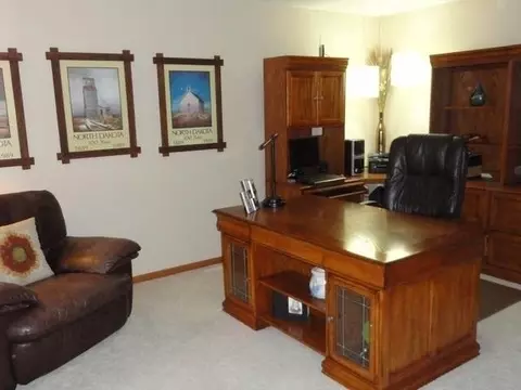 5336 Walker Dr, Bismarck, ND 58504 photo 14