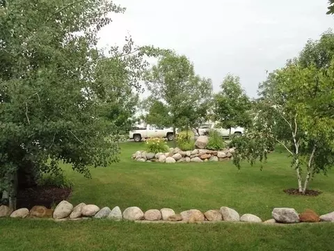 5336 Walker Dr, Bismarck, ND 58504 photo 3