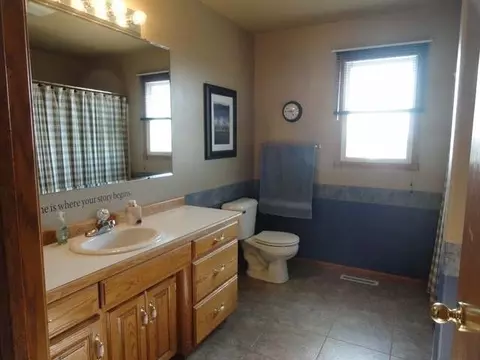 5336 Walker Dr, Bismarck, ND 58504 photo 20