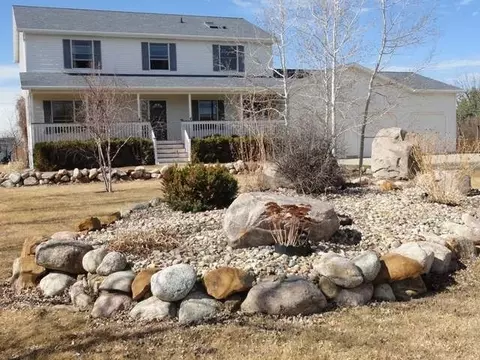 5336 Walker Dr, Bismarck, ND 58504 photo 1