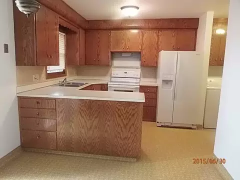 644 Meadow Ln, Bismarck, ND 58504 photo 2