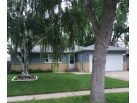 644 Meadow Ln, Bismarck, ND 58504 photo 1