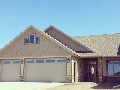 3752 Bogey Dr, Bismarck, ND 58503 photo 1