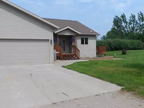 4615 Pinewood Lp, Bismarck, ND 58504 photo 2