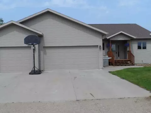 4615 Pinewood Lp, Bismarck, ND 58504 photo 1