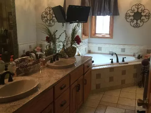 701 Juniper Dr, Bismarck, ND 58503 photo 11