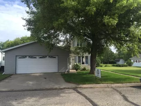 308 Bismarck Ave, Wilton, ND 58579 photo 2