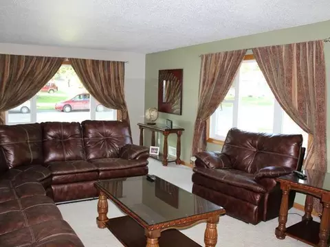 1321 Harmon Ave, Bismarck, ND 58501 photo 2
