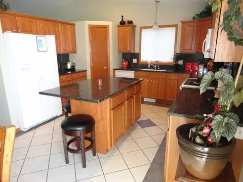 5512 Walker Dr, Bismarck, ND 58504 photo 4