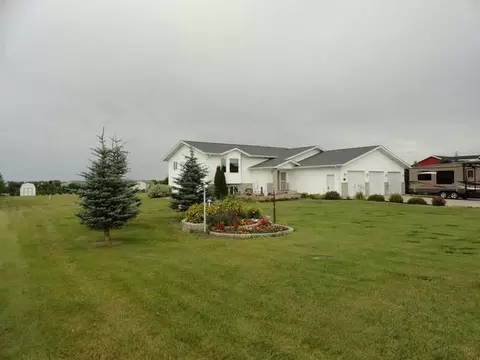 5512 Walker Dr, Bismarck, ND 58504 photo 1