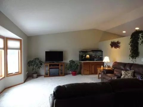 5512 Walker Dr, Bismarck, ND 58504 photo 3