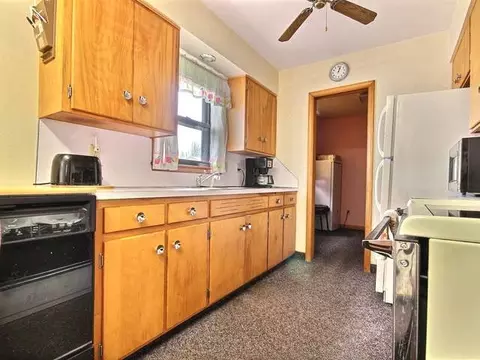 205 12 St NW, Mandan, ND 58554 photo 2