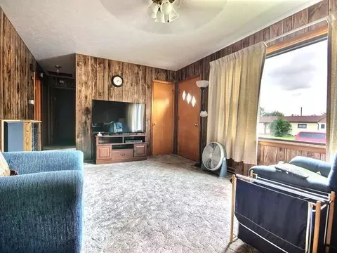 205 12 St NW, Mandan, ND 58554 photo 4
