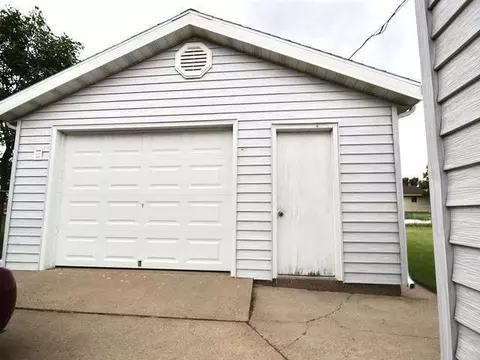 205 12 St NW, Mandan, ND 58554 photo 9