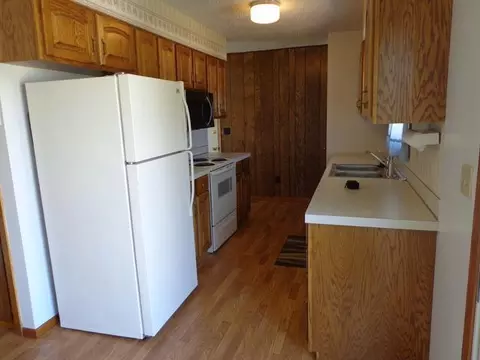 808 Johns Dr NE, Mandan, ND 58554 photo 3