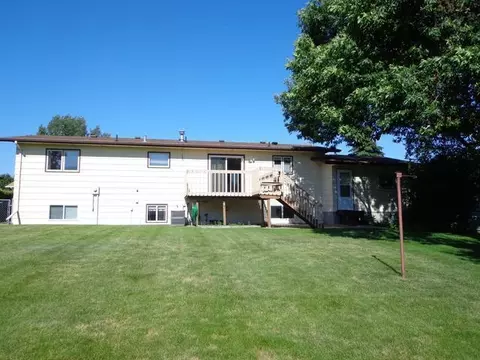 808 Johns Dr NE, Mandan, ND 58554 photo 11