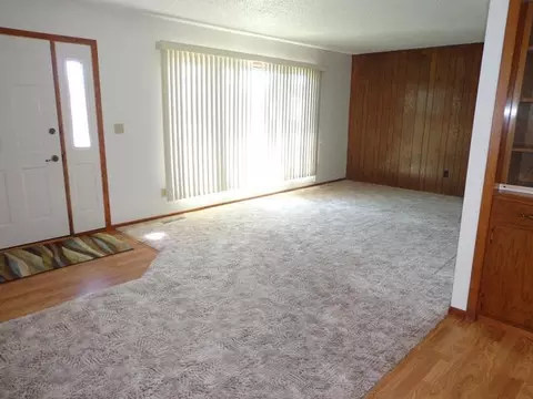 808 Johns Dr NE, Mandan, ND 58554 photo 4