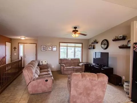 3519 Roosevelt Dr, Bismarck, ND 58503 photo 2