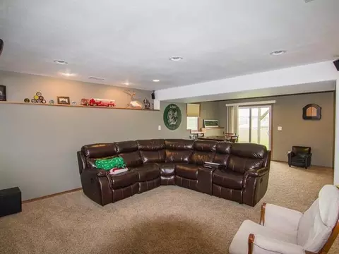 3519 Roosevelt Dr, Bismarck, ND 58503 photo 6