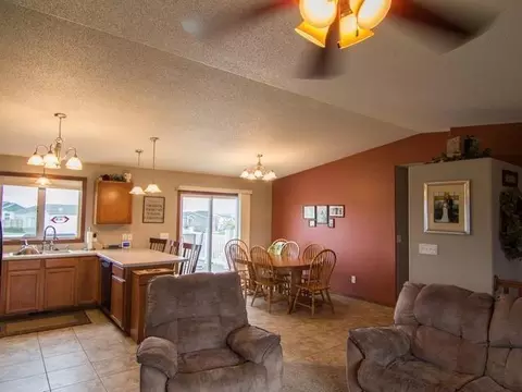 3519 Roosevelt Dr, Bismarck, ND 58503 photo 3