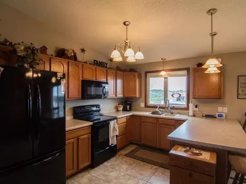 3519 Roosevelt Dr, Bismarck, ND 58503 photo 5