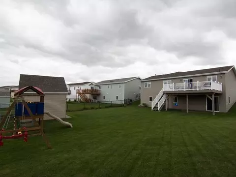 3519 Roosevelt Dr, Bismarck, ND 58503 photo 9