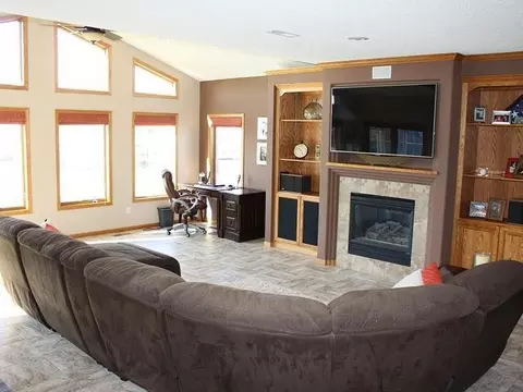 3231 Devon Dr, Bismarck, ND 58504 photo 3
