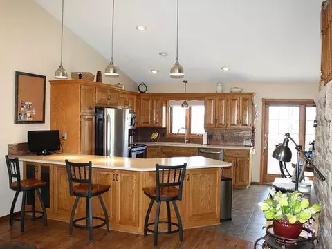 3231 Devon Dr, Bismarck, ND 58504 photo 2