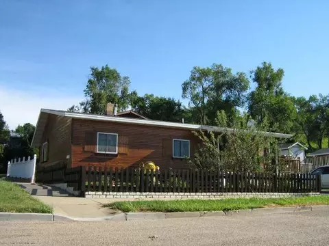 500 4th Ave NE, Mandan, ND 58554 photo 1