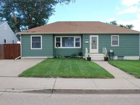 1037 Riverview Ave, Bismarck, ND 58504 photo 1