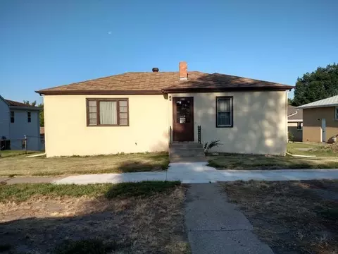809 4th Ave NW, Mandan, ND 58554 photo 1