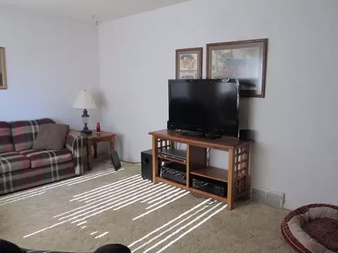 563 Sunset Pl, Bismarck, ND 58501 photo 2