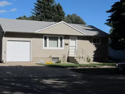 563 Sunset Pl, Bismarck, ND 58501 photo 1