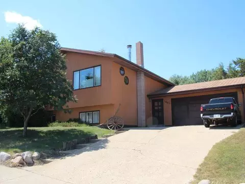 1805 14th Ave SE, Mandan, ND 58554 photo 1