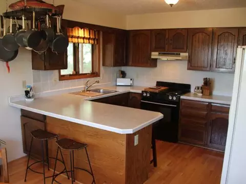 1805 14th Ave SE, Mandan, ND 58554 photo 2