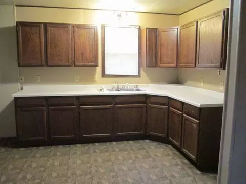 527 Bismarck St, Hebron, ND 58638 photo 3