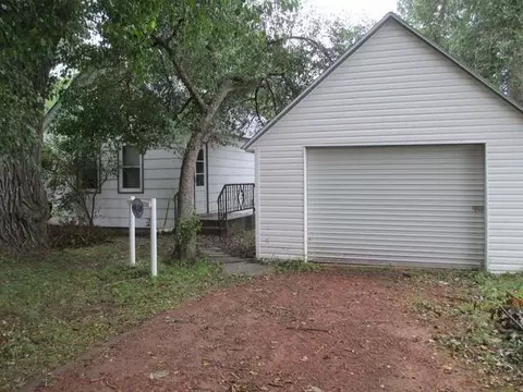 527 Bismarck St, Hebron, ND 58638 photo 1