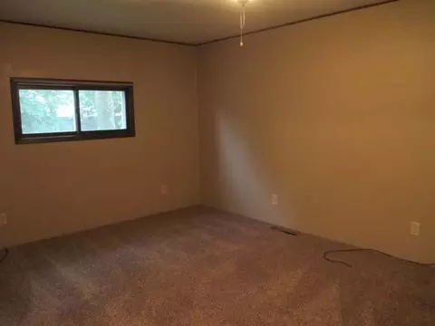 527 Bismarck St, Hebron, ND 58638 photo 6