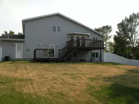 2906 Remuda Dr, Bismarck, ND 58503 photo 9