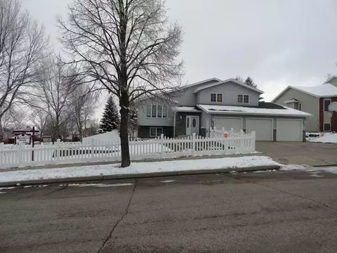2906 Remuda Dr, Bismarck, ND 58503 photo 1