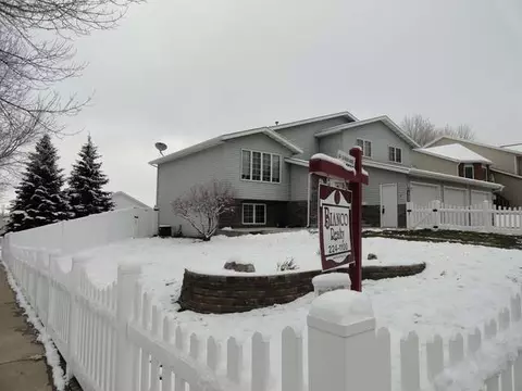 2906 Remuda Dr, Bismarck, ND 58503 photo 8