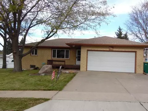 2210 Boulevard Ave E, Bismarck, ND 58501 photo 1