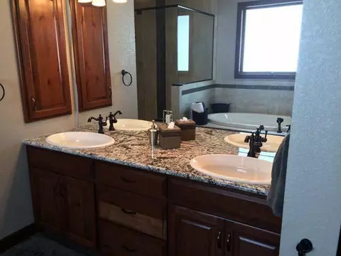 1432 Eagle Crest Lp, Bismarck, ND 58501 photo 8